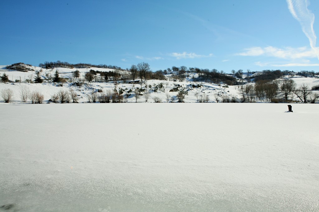 Lago di Montefalcone nel Sannio innevato